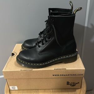 Doc martens US 8 1460 smooth original box worn once.